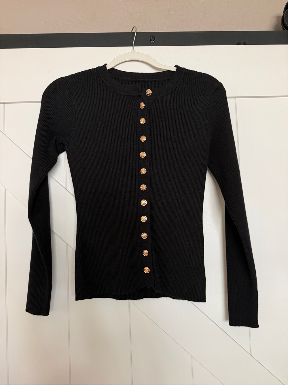 Commense Classic Black Ribbed Button-Front Women's Top